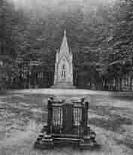 Der Tetzelstein stand bis 1935 vor dem Denkmal.